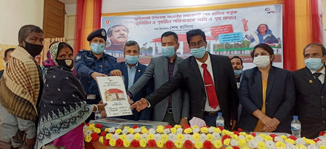 বড়লেখায় জমিসহ ঘর পেল ৫০ গৃহহীন পরিবার