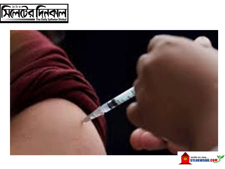 ফাইজারের টিকা নেওয়ার পর আইসিইউতে চিকিৎসক