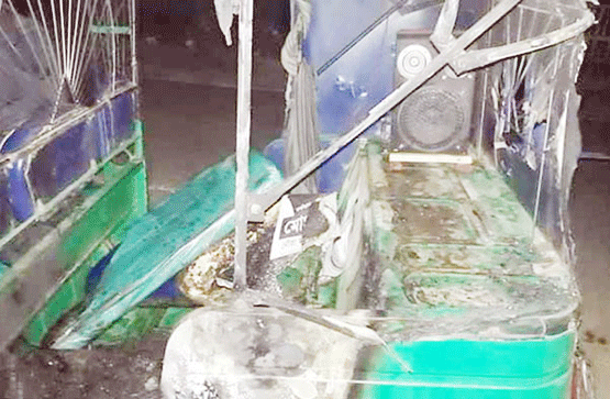 কমলগঞ্জে আ.লীগ মেয়র প্রার্থীর প্রচারণার গাড়িতে আগুন
