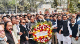 শহীদ মিনারে মহানগর আ.লীগের পুষ্পস্তবক অর্পণ