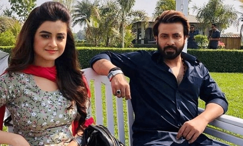 অশালীন মন্তব্যের কবলে দর্শনা বণিক