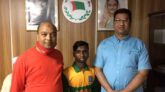 এড. নাসির উদ্দিন খানের সাথে দেখা করলেন কানাইঘাটের প্রতিবন্ধী ক্রিকেটার শহিদ