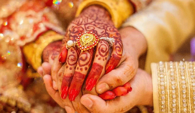 একসঙ্গে ৪ প্রেমিক নিয়ে পলায়ন তরুণীর