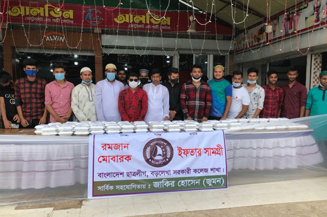 বড়লেখায় ৩০০ মানুষের মাঝে ইফতার বিতরণ