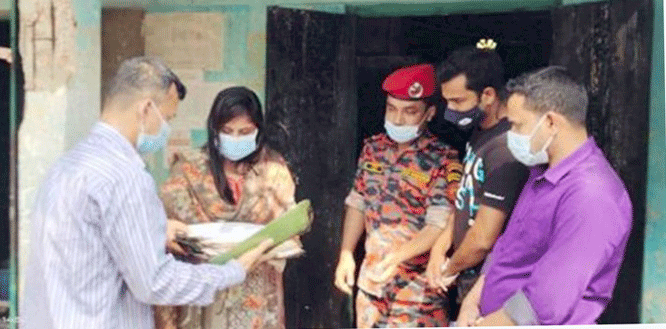 বড়লেখায় অগ্নিকাণ্ডের ঘটনাস্থল পরিদর্শন করলেন তদন্ত কমিটি