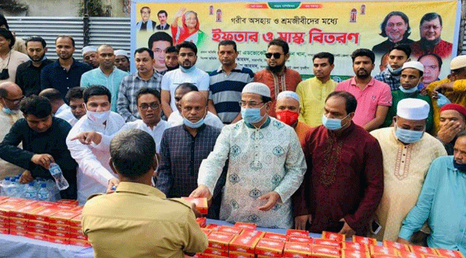 রোজাদারদের মধ্যে ইফতার বিতরণ একটি মহৎ কাজ : এড. নাসির খান