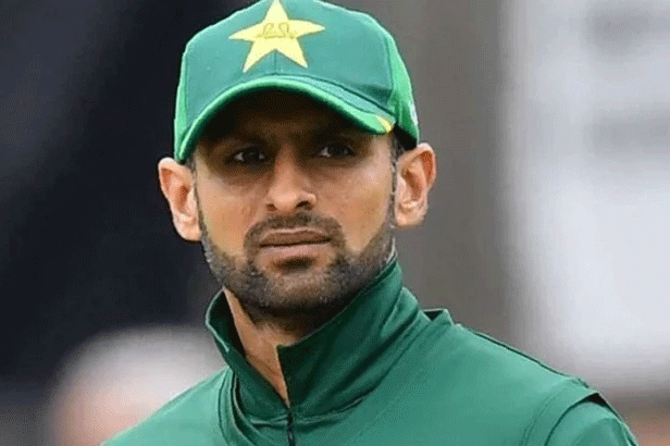 অবসর না নেওয়ার কারণ জানালেন শোয়েব