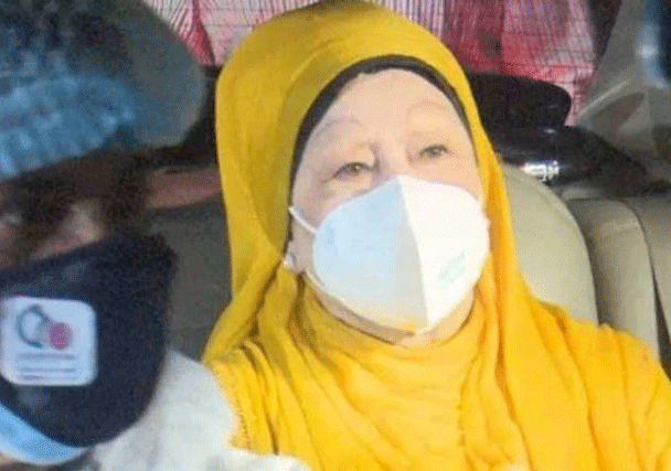 শ্বাসকষ্ট বেড়েছে খালেদা জিয়ার, সিসিইউতে স্থানান্তর