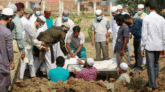কঠোর বিধিনিষেধের মধ্যেই শতাধিক মৃত্যু