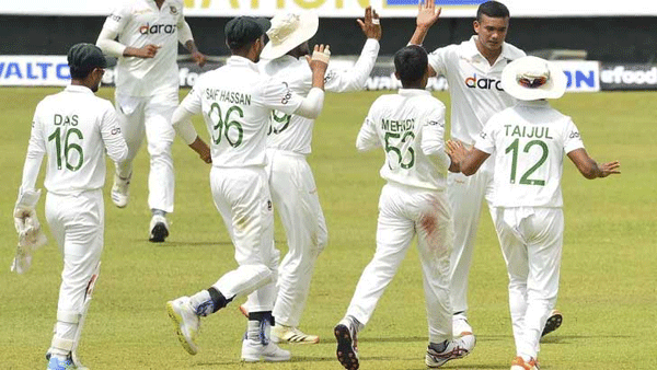 প্রথম ওভারেই তাসকিনের আঘাত