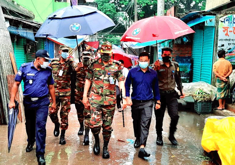 দক্ষিণ সুনামগঞ্জে সাধারণ মানুষকে করোনা সচেতনতায় ব্রিগেডিয়ার জেনারেল