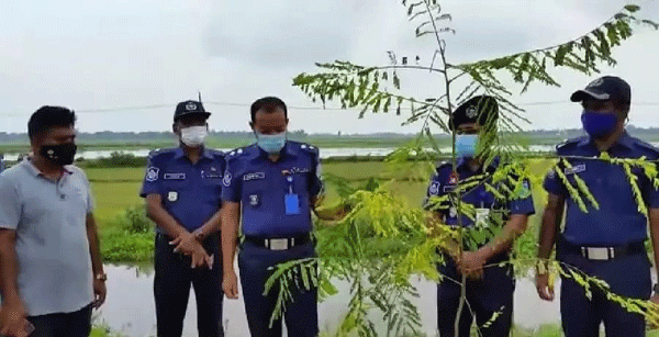 গাছ নিধন নয়, রোপণে ব্যস্ত থাকুন : হবিগঞ্জ পুলিশ সুপার
