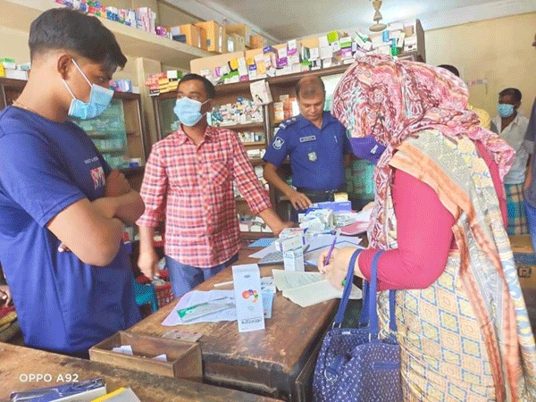 আজমিরীগঞ্জে মেয়াদ উর্ত্তীন্ন ঔষধ রাখায় দুই ফার্মেসীকে অর্থদন্ড।