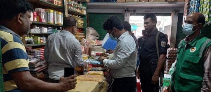দোয়ারাবাজারে ৮০০ লিটার সয়াবিন তেল জব্দ, ৬টি ব্যবসা