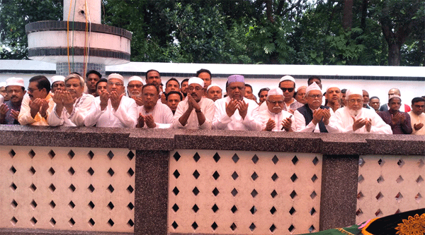 শাহজালাল-শাহপরান মাজার জিয়ারত করে আনুষ্ঠানিক প্রচারণায় আনোয়ারুজ্জামান