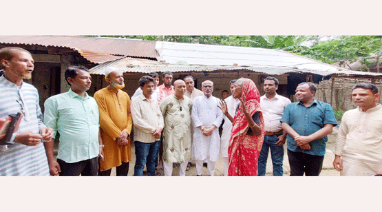 কানাইঘাটে ভূমিকম্পে ক্ষতিগ্রস্ত ঘর পরিদর্শনে রেডক্রিসেন্ট সোসাইটির কেন্দ্রীয় ব্যবস্থাপনা পর্ষদ সদস্য পলাশ