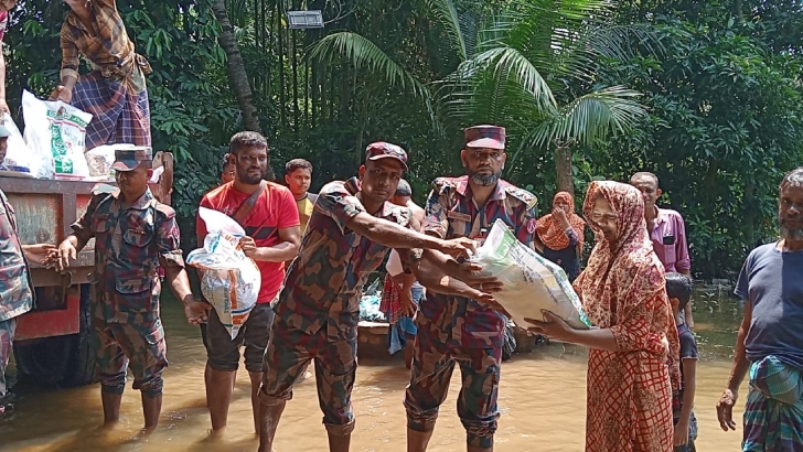 ৪ হাজারের বেশি পরিবারকে ত্রাণ দিল বিজিবি