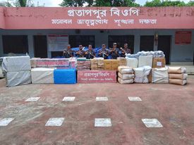 ৪৮ বিজিবির অভিযানে বিপুল পরিমাণ ভারতীয় চোরাচালানী মালামাল আটক