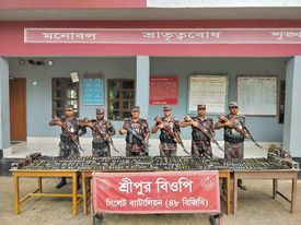 বিজিবির অভিযানে ১৬ টি ভারতীয় মহিষ ও বিপুল পরিমাণ ভারতীয় মালামাল আটক
