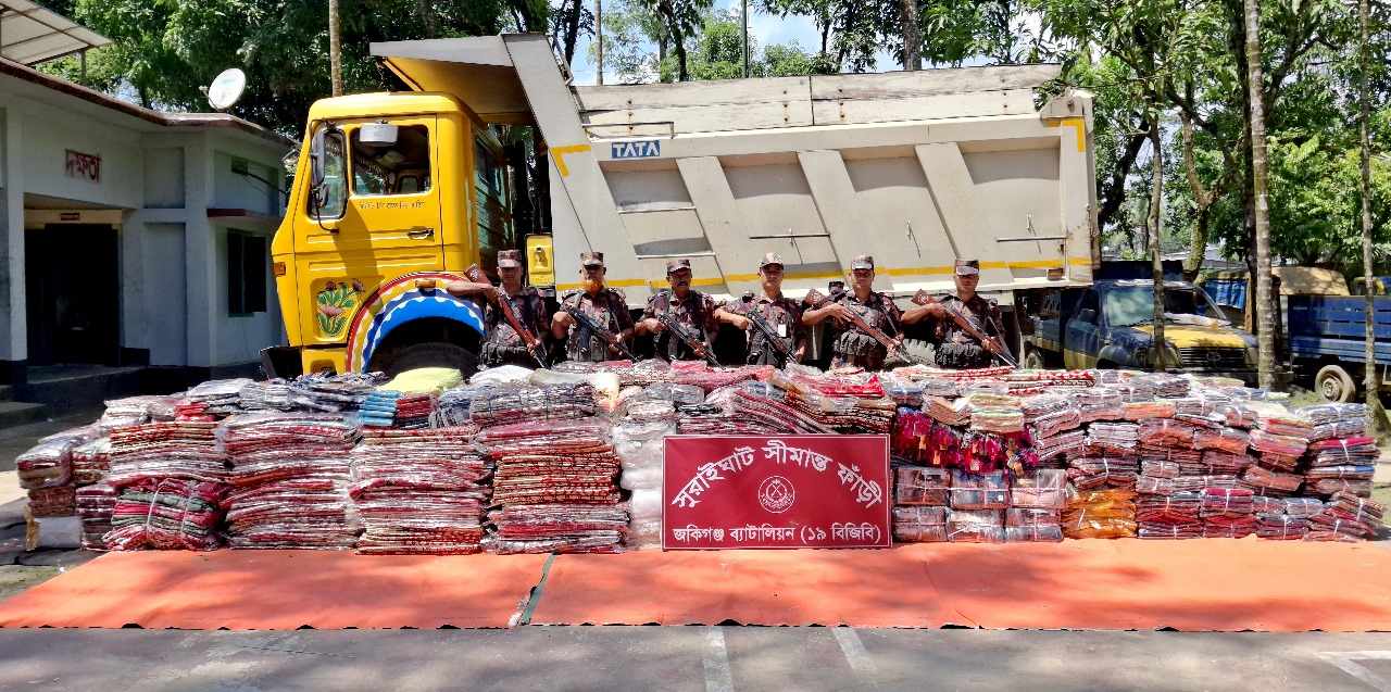 কানাইঘাট সীমান্তে প্রায় দুই কোটি টাকার ভারতীয় কাপড়ের চালান আটক করলো বিজিবি