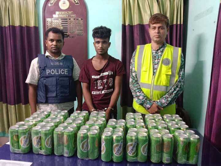 বিদেশি মদ,সি এন জি সহ আটক ১