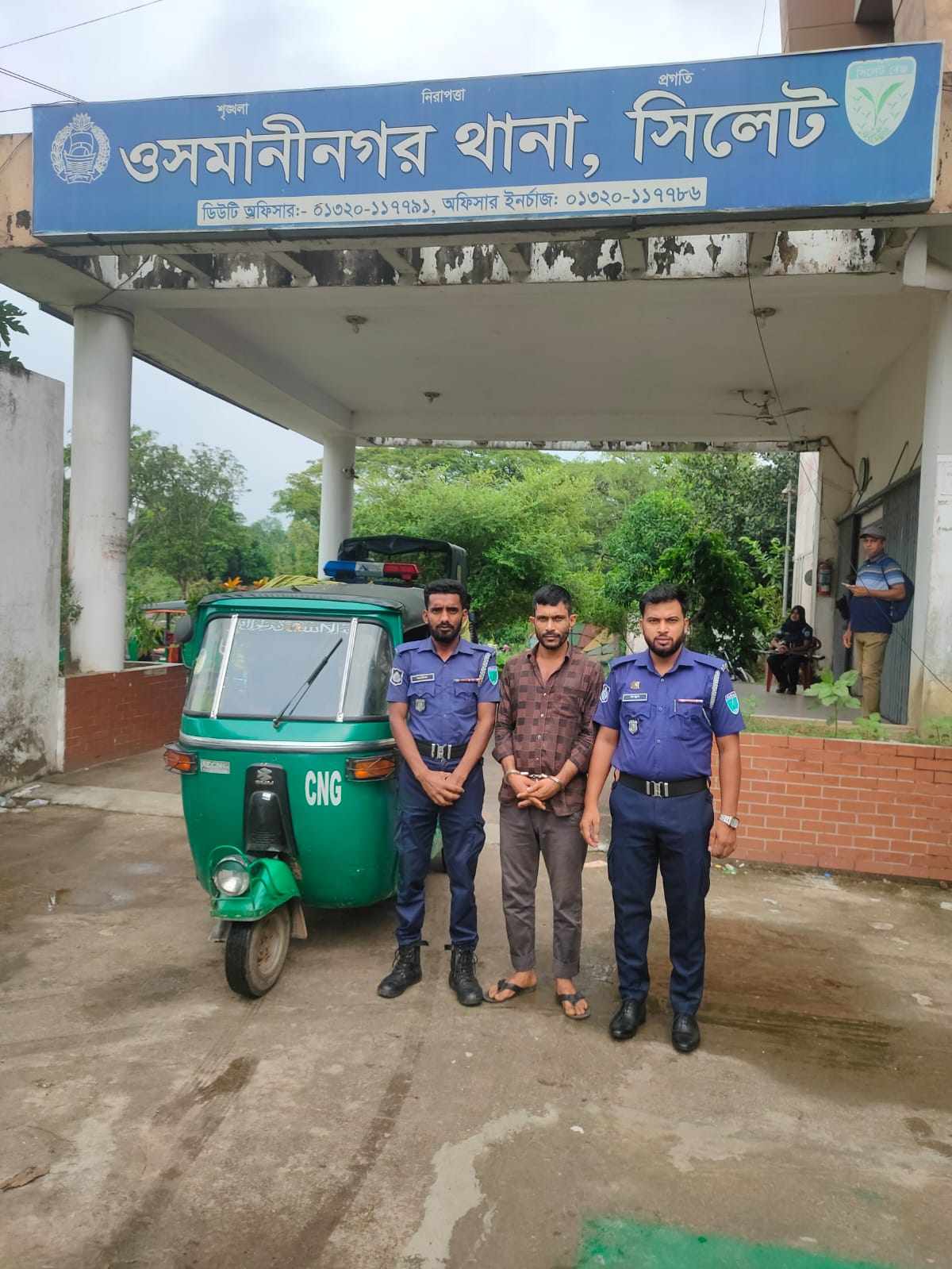 ওসমানীনগরে চোরাই সিএনজিসহ গ্রেফতার ১