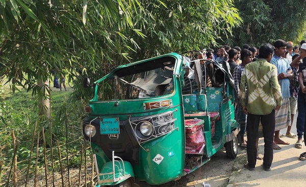 ট্রাক-অটোরিকশা মুখোমুখি সংঘর্ষে নারী নিহত