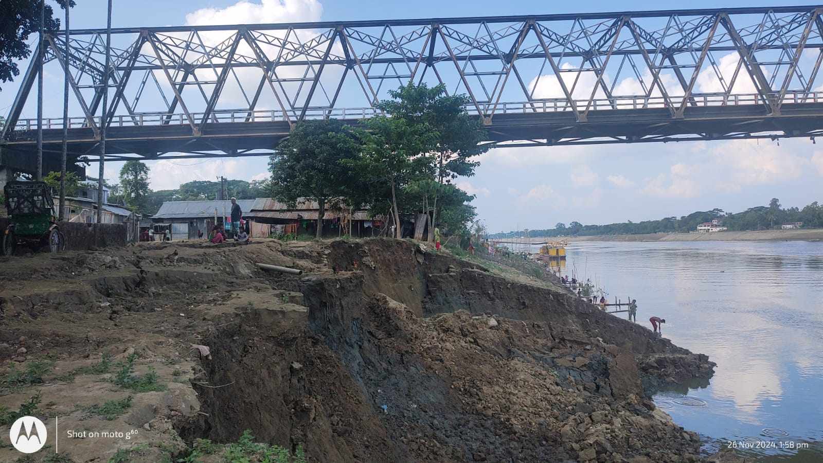 ঝুঁকিপূর্ণ অবস্থায় রয়েছে শেরপুর ব্রিজ।  কুশিয়ারা নদীতে ড্রেজার দিয়ে অবৈধ বালু উত্তোলন নদীর গর্ভে তলিয়ে যাওয়ার হুমকিতে রয়েছে নতুন বস্তি গ্রাম।