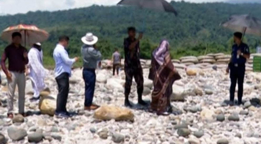 স্যালুট অন্তর্বর্তীকালীন সরকার: সাদাপাথর পরিদর্শনে মন্ত্রিপরিষদের তদন্ত কমিটি