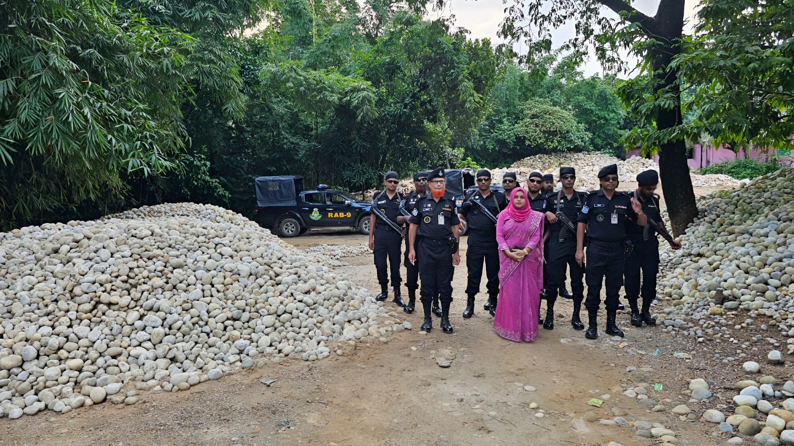 জাফলংয়ে পাথর লুটের ঘটনায় ১৫০ জনকে আসামী করে প্রশাসনের মামলা দায়ের