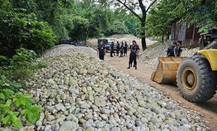 সিলেটে সাদাপাথর লুটেরাদের নাম গোয়েন্দার হতে 