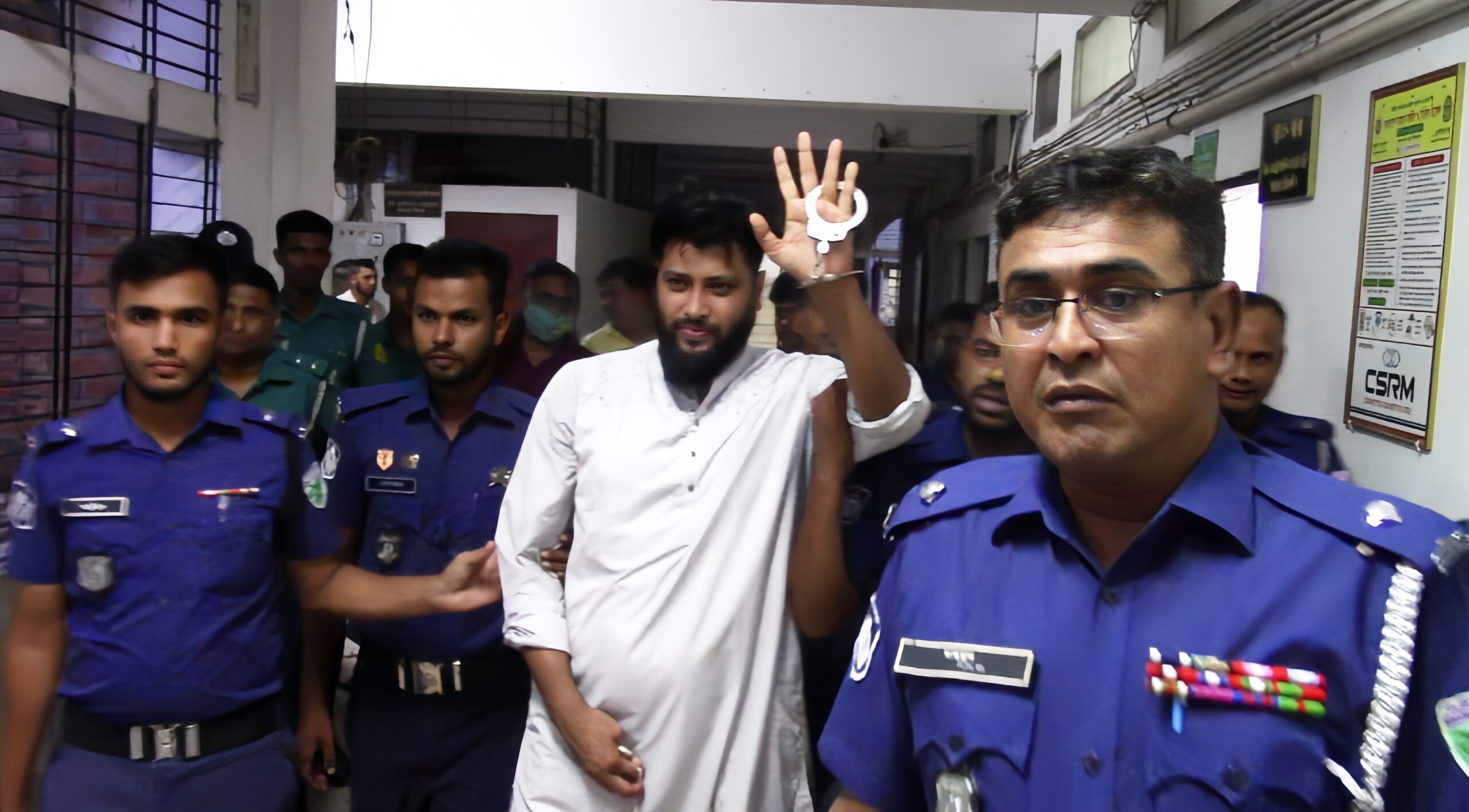 সিলেটে ছাত্রদল নেতা লিটনের ফাঁসির রায় বাতিলের দাবিতে আদালত চত্বরে বিক্ষোভ