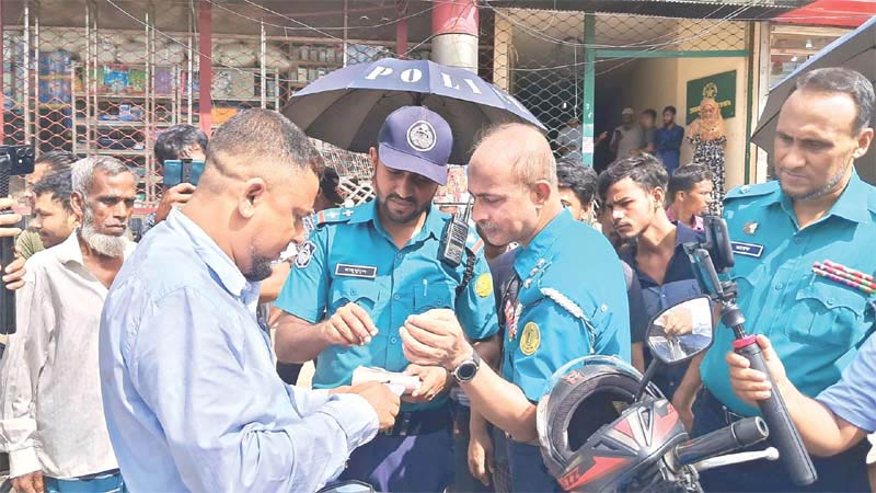 সড়কে শৃ ঙ্খ লা ফেরাতে একাট্টা প্রশাসন ও সিলেটবাসী : আজ সকাল থেকে অ ভি যা ন শুরু হয়েছে